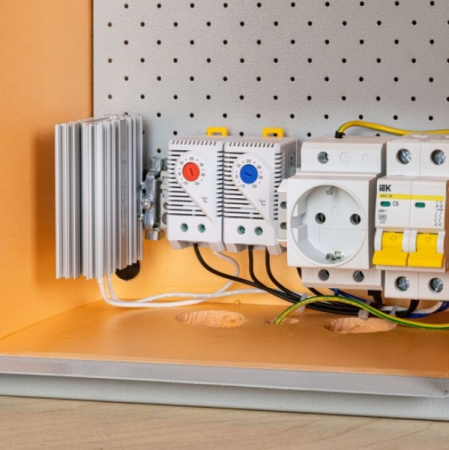 Mastermann-2УТП (Ver. 2.0) Климатический навесной шкаф с защитой от 